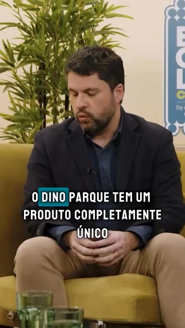Explorar o passado pode ser a melhor forma de criar memórias no presente. 🦖

No 8º episódio de “A nossa Escolha”, Rui Ferrão, do @dinoparquelourinha , mostra como um parque ao ar livre, com dinossauros à escala real e atividades educativas, pode marcar famílias inteiras e despertar curiosidade nas gerações mais novas.

Mais do que entreter, é dar a cada criança a sensação de ter vivido algo… inesquecível.

🎙️ Episódio completo no link da bio!